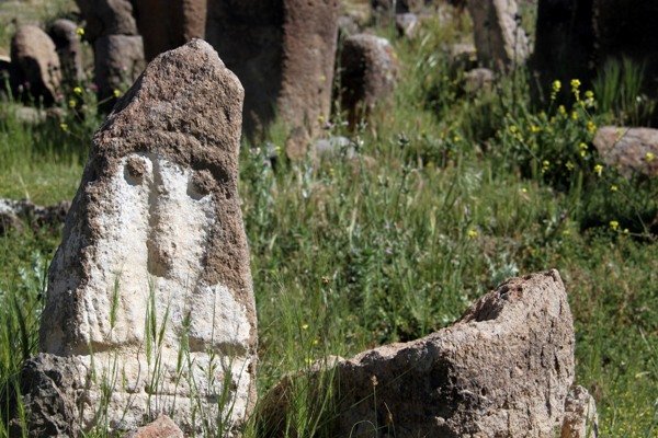 لبخند سنگی به مرگ تدریجی پیرازمیان/میراث ۷ هزار ساله نابود می‌شود