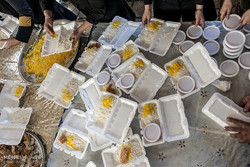 میزبانی چهارمحالی ها از عزاداران حسینی/ تهیه غذای متبرک