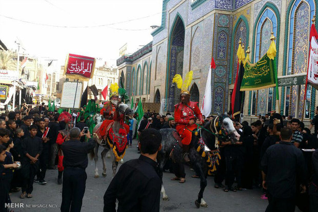 حضور زائران حرم مطهر حسینی در کربلای معلی