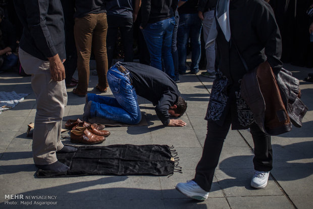 The mournful youth for Imam Hussain