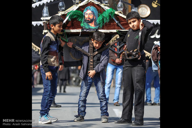 Children in mourning for Imam Hussain