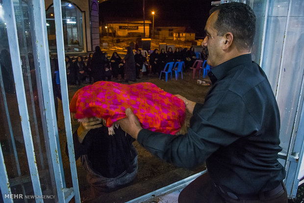 Iranian women cook for Muharram mourners