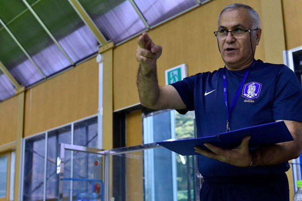 فوتسال ایران بازیکنان باارزشی دارد/ نبود طیبی مشکلی ایجاد نمیکند