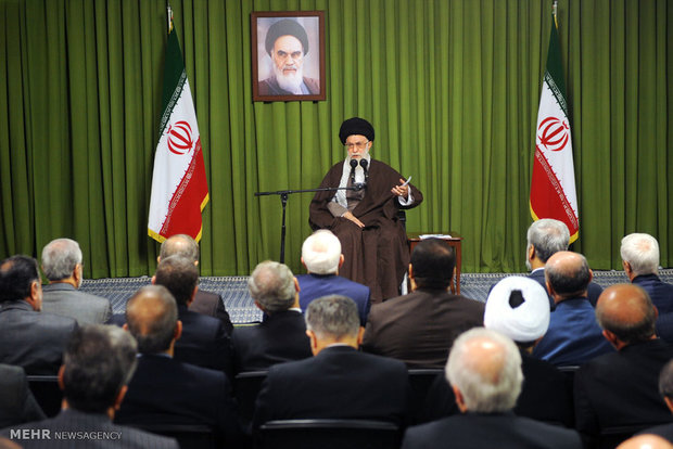 قائد الثورة : الاهداف الامريكية في المنطقة تختلف 180 درجة عن اهداف ايران
