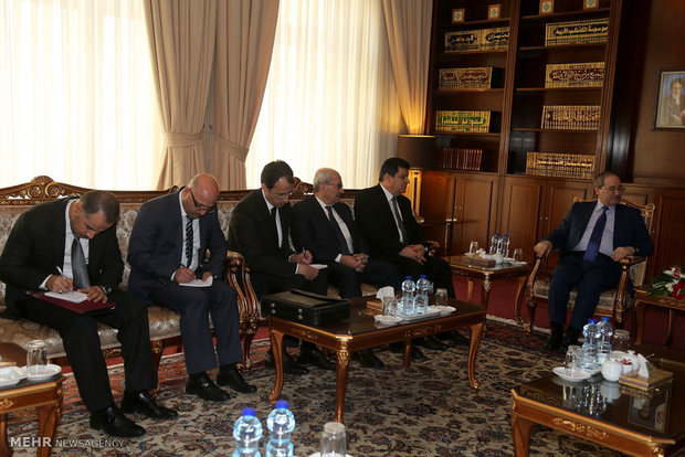 لقاء نائب وزير الخارجية السوري مع وزير الخارجية الإيراني 