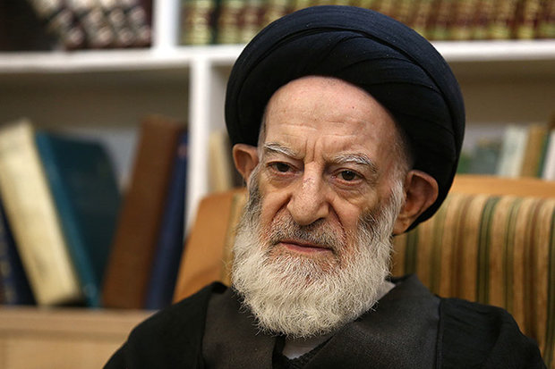 پیکر آیتالله شبیری زنجانی در مسجد بالاسر حرم حضرت معصومه(س) آرام گرفت