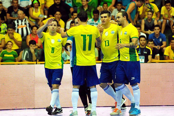 منتخب البرازيل لكرة القدم داخل الصالات يرغب في المجيء الى ايران
