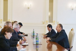 فرمانده نیروی دریایی آمریکا با رئیس جمهوری آذربایجان دیدار کرد