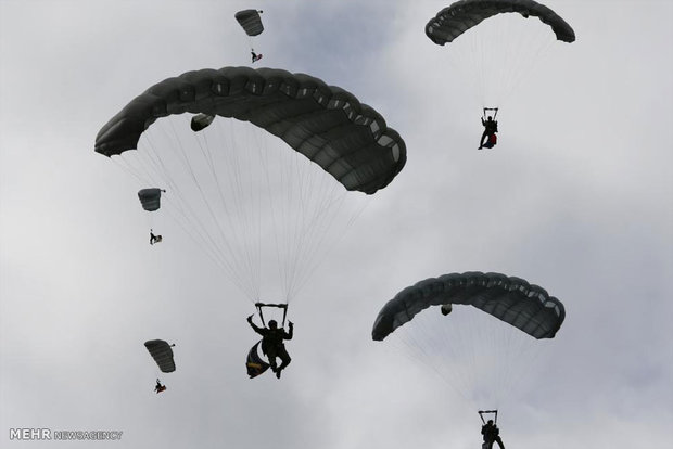 خودکفایی تیپ ۵۵ هوابرد شیراز در تولید چترهای اتوماتیک و سقوط آزاد خودکفایی تیپ ۵۵ هوابرد شیراز در تولید چترهای اتوماتیک و سقوط آزاد