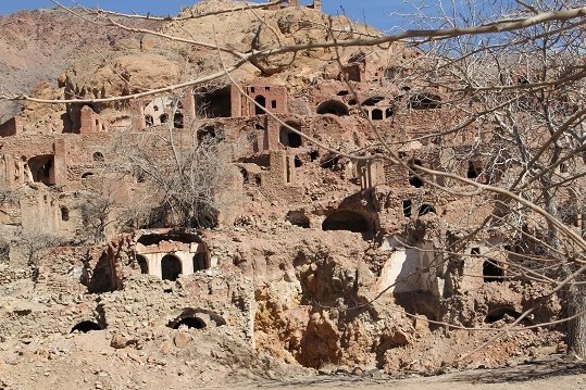 «گیسک»بزرگترین روستای خالی ازسکنه کرمان/اسرار تالارهای زیرزمینی