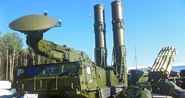 روسيا تسلم إيران نصف صفقة منظومات "إس-300" الصاروخية