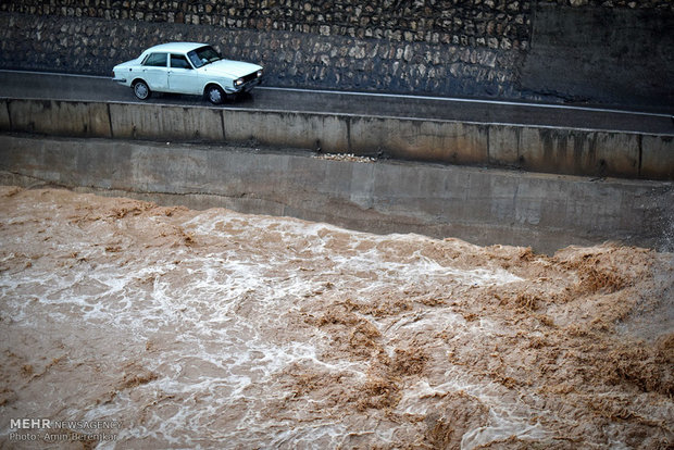 بارش باران و آبگرفتگی معابر در شیراز