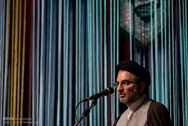 رئيس منظمة الاعلام الاسلامي : زيارة الامام الحسين (ع) تبني الحضارة والثقافة والمجتمع