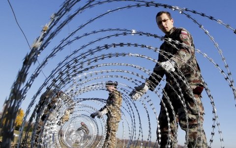 Austria to build fence on border with Slovenia