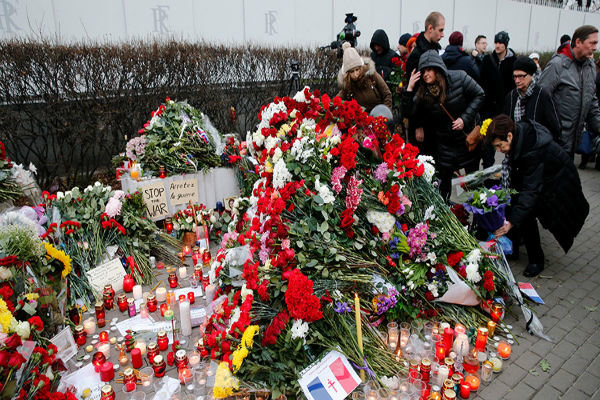 فیلم/ مراسم یادبود قربانبان حملات پاریس در مسکو 