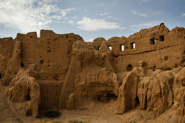 ارگ بلقیس؛ میراث خشتی ایران و گنجینه پنهان اسفراین ارگ بلقیس؛ میراث خشتی ایران و گنجینه پنهان اسفراین