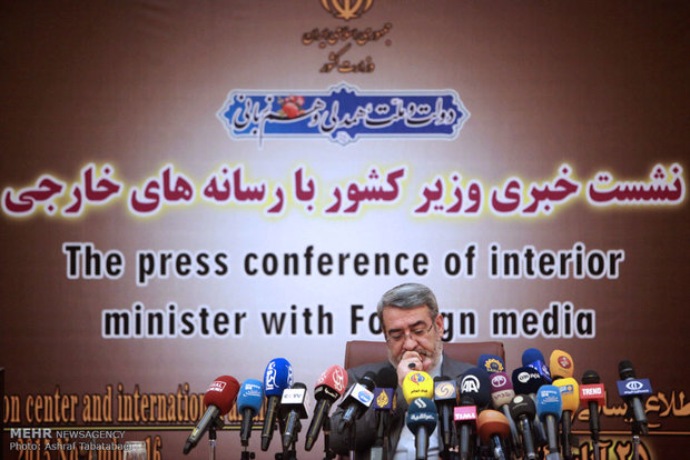 Interior min. press conf. with foreign media