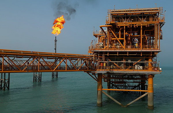 Iran to maximize oil production from joint fields