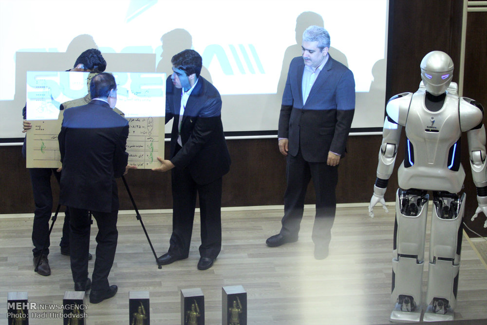 Iranian humanoid robot Surena III - Mehr News Agency