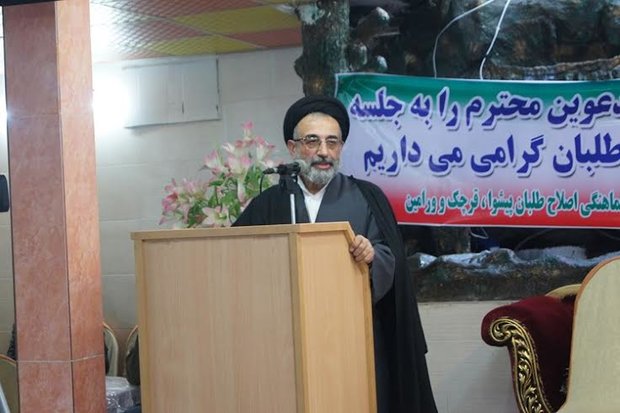 بین گروه ها و شخصیت های موثر اصلاح طلب وحدت ایجاد شود