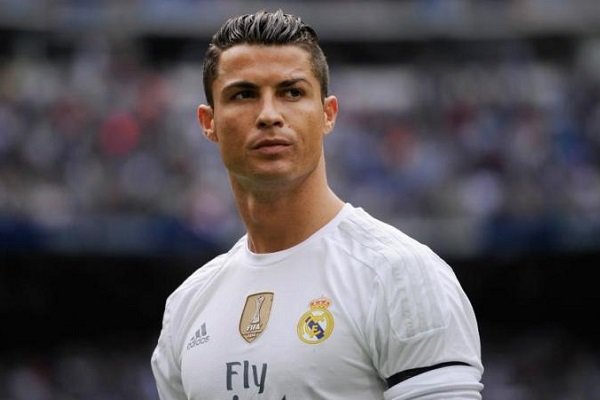 Cristiano Ronaldo koronavirüse yakalandı
