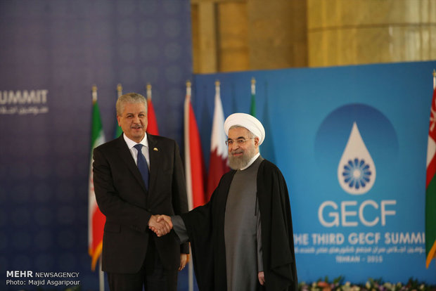 Rouhani meets world leaders in summit of GECF