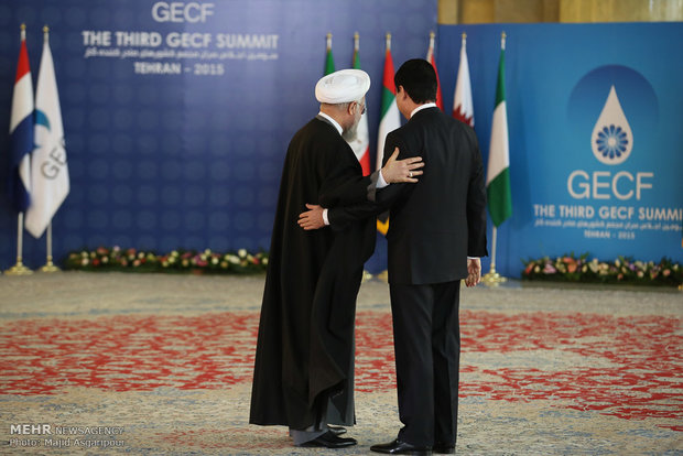 Rouhani meets world leaders in summit of GECF