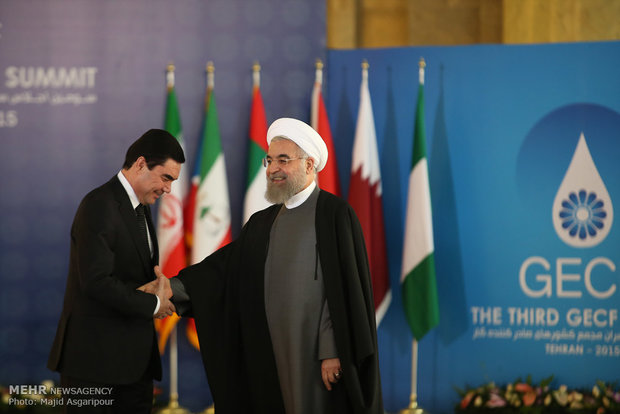 Rouhani meets world leaders in summit of GECF