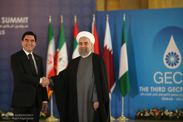 Rouhani meets world leaders in summit of GECF