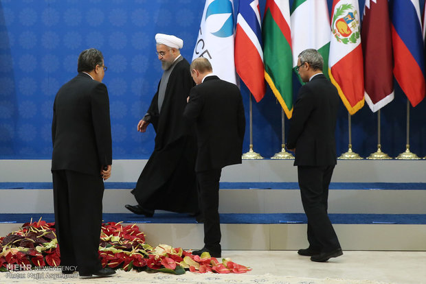 Rouhani meets world leaders in summit of GECF