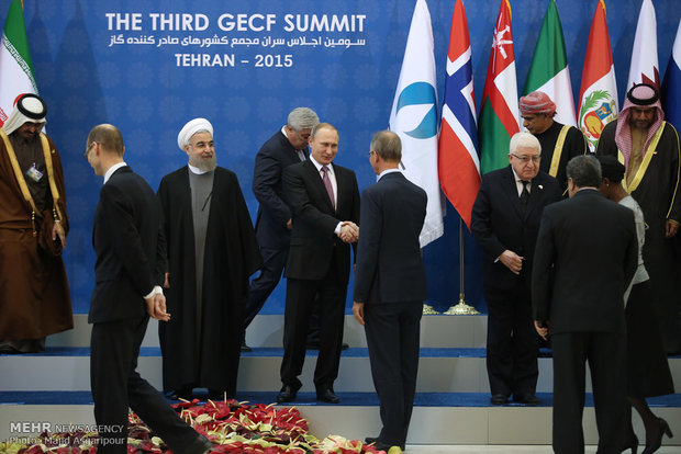 Rouhani meets world leaders in summit of GECF