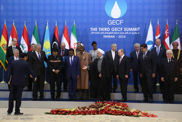 Rouhani meets world leaders in summit of GECF