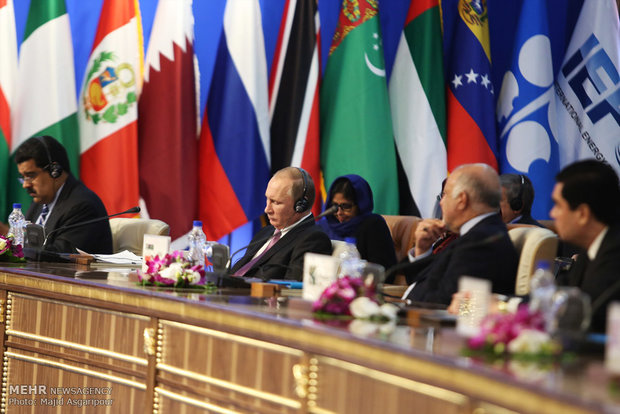 Rouhani meets world leaders in summit of GECF