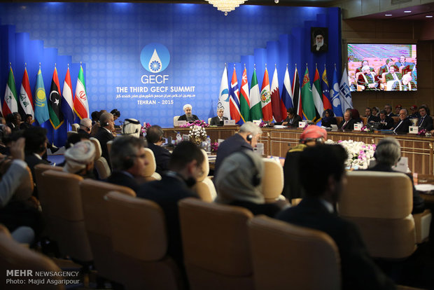 Rouhani meets world leaders in summit of GECF