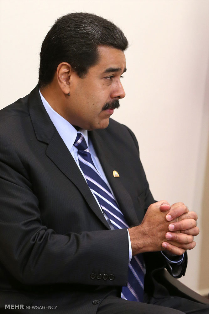 لقاء رئيس جمهورية فنزويلا مع قائد الثورة الاسلامية