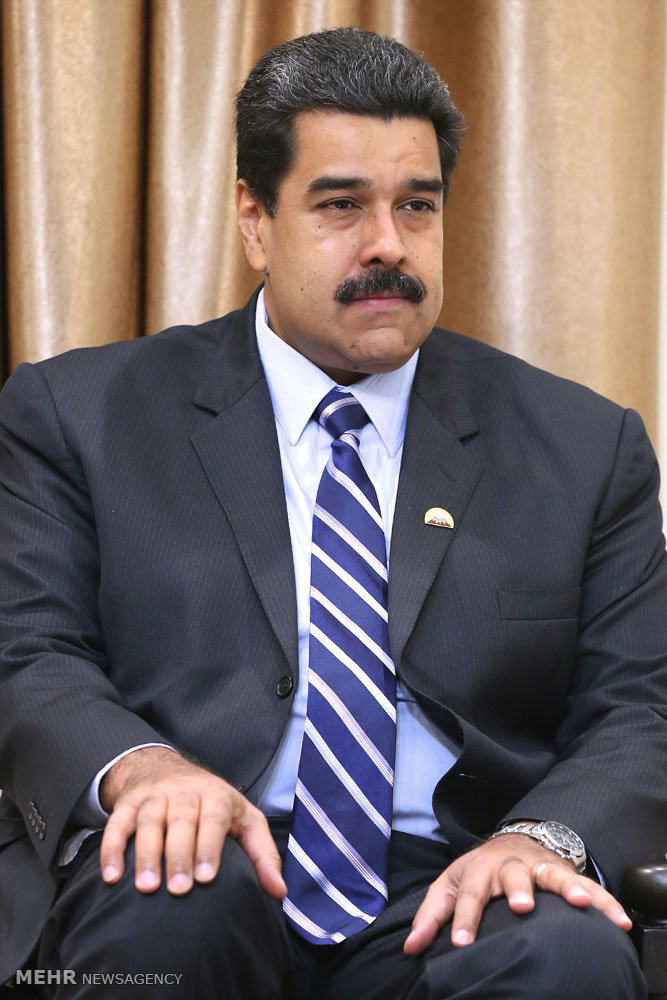 لقاء رئيس جمهورية فنزويلا مع قائد الثورة الاسلامية