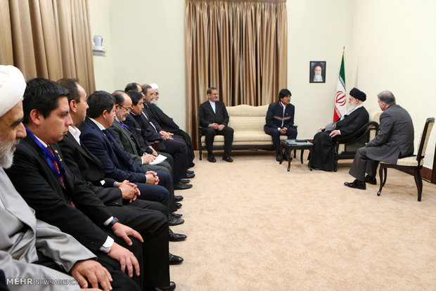 لقاء الرئيس البوليفي مع قائد الثورة الاسلامية
