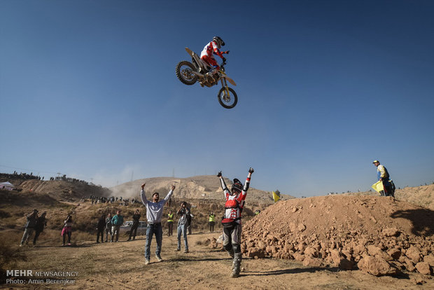 Off-road car rally in Shiraz