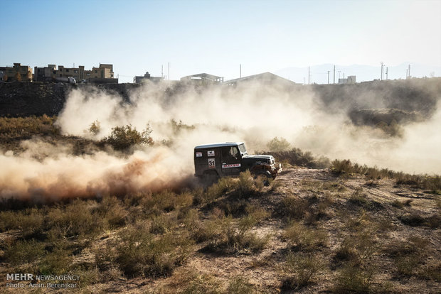 Off-road car rally in Shiraz