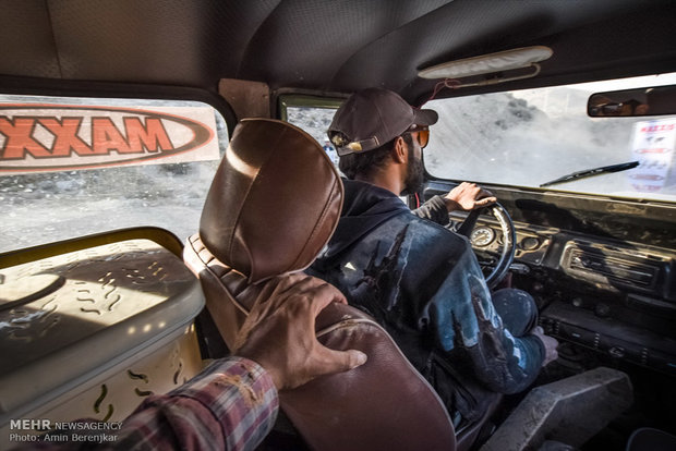 Off-road car rally in Shiraz