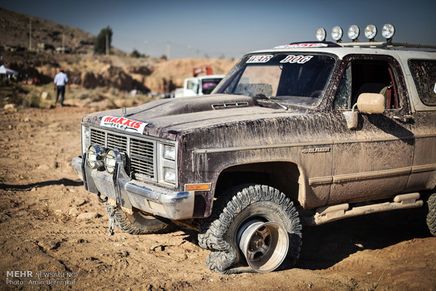 Off-road car rally in Shiraz