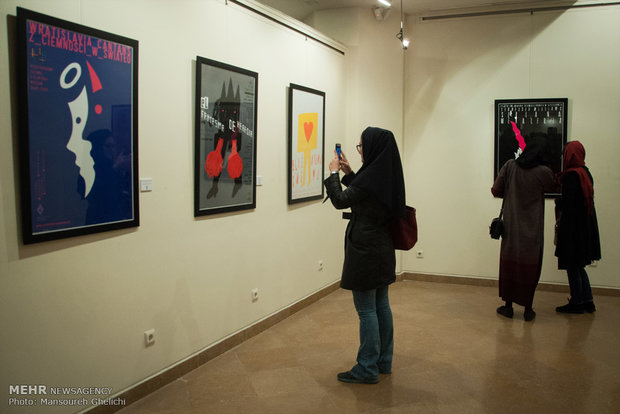 Tehran museum displays Polish works