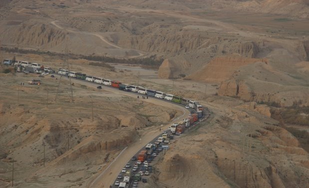 ترافيک در مسير ايلام- مهران نیمه سنگین است