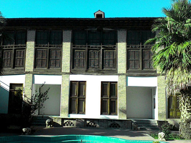 عطر بهارنارنج در شهر پرجاذبه ساری/ خانه های تاریخی دیدن دارد