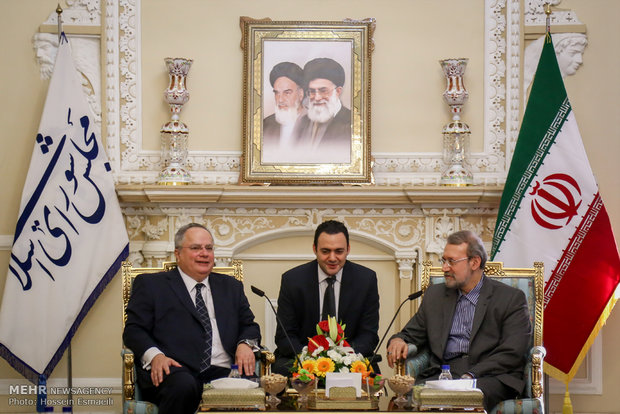 رئيس مجلس الشورى الإسلامي يلتقي وزير الخارجية اليوناني