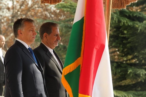 استقبال رسمی جهانگیری از نخست وزیر مجارستان