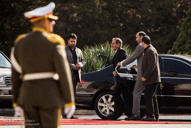 Iranian first VP welcomes Hungarian PM in Tehran