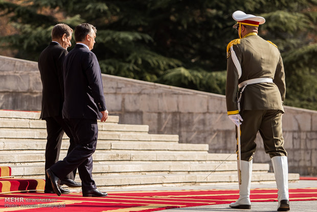 Iranian first VP welcomes Hungarian PM in Tehran