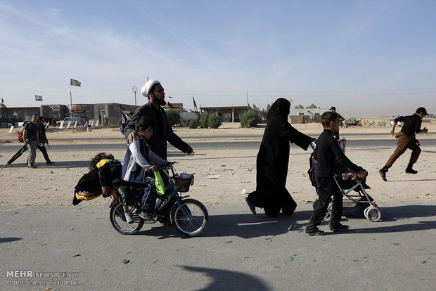 Massive march for Arbaeen Hosseini - 4