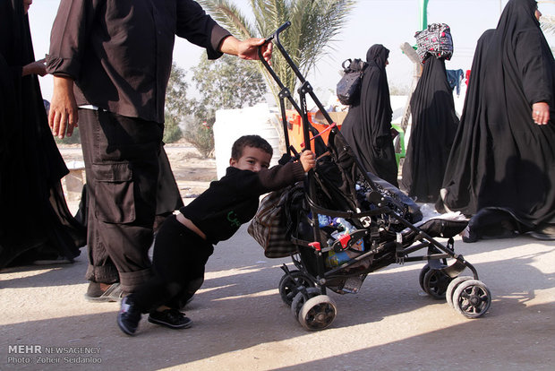 Massive march for Arbaeen Hosseini - 4